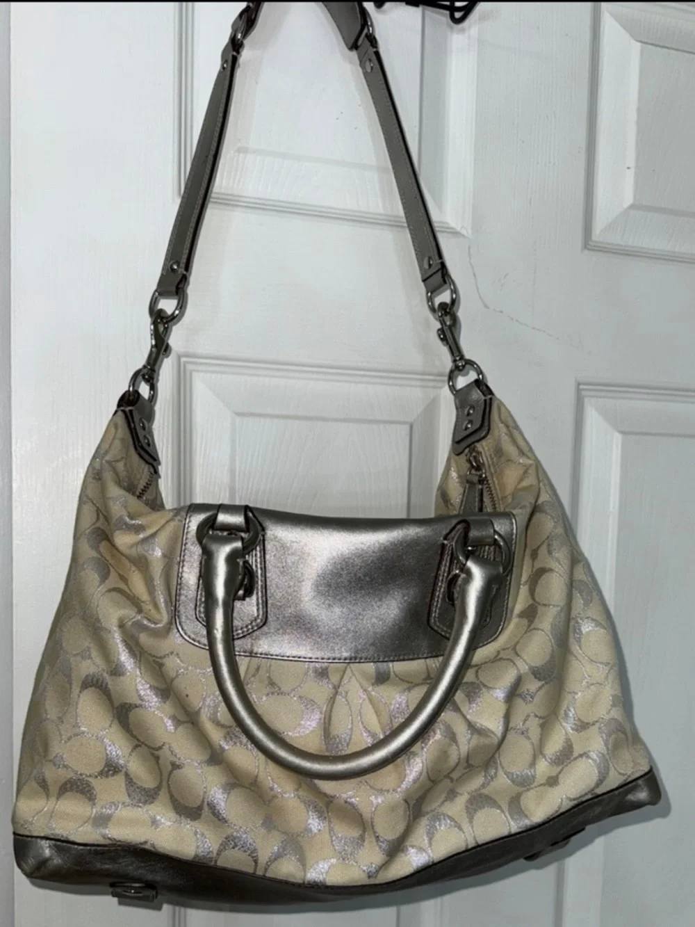 Coach Signature Hobo Handbag in Metallic Silver Zipper Closure Adjustable Strap - Picture 5 of 10